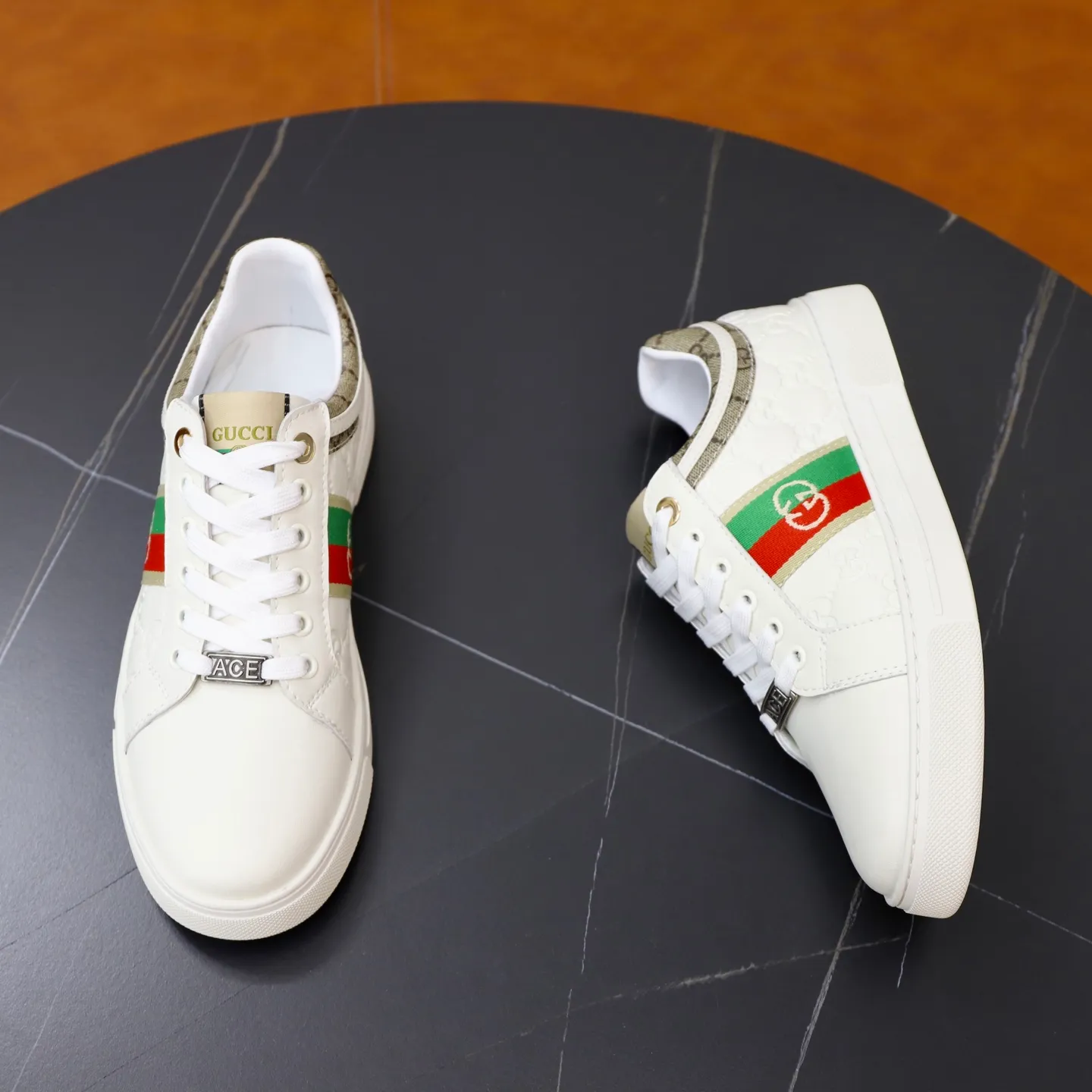 Ex-factory price: 440💰🙅‍♂️🙅‍♂️🙅‍♂️ Brand: GUCCI Standard code: 38-44 (45 customized) Grade: Same as the official website Material: Original material splicing Comfortable and breathable lining Lightweight and wear-resistant sports outsole Style category: Men's fashionable casual shoes Running sneakers Distinguished luxury brand elements Top luxury Color: actual picture color